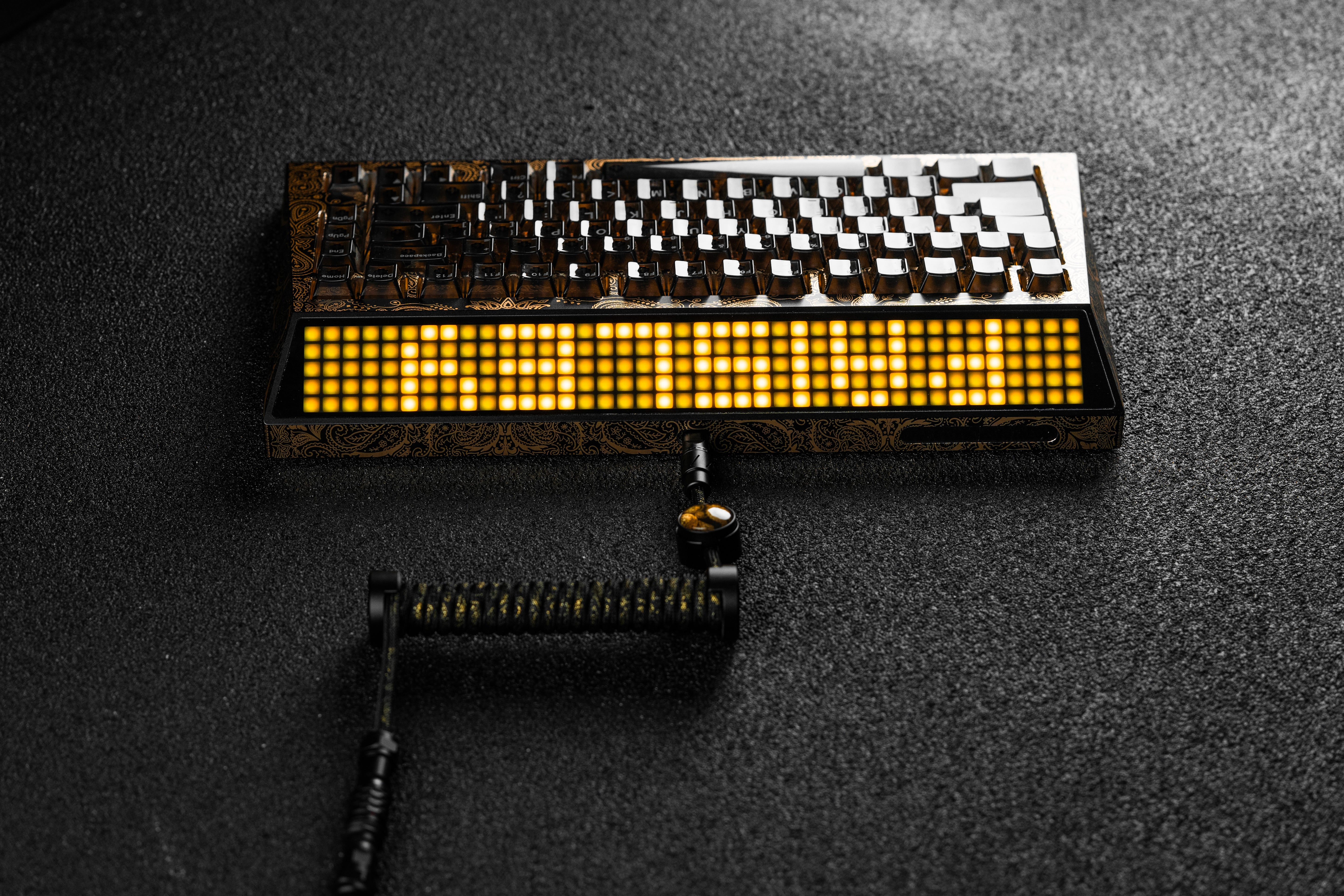 CYBERBOARD Gold Paisley Limited Edition + WINSHOP Coiled Aviator Cable Combo - Angry Miao
