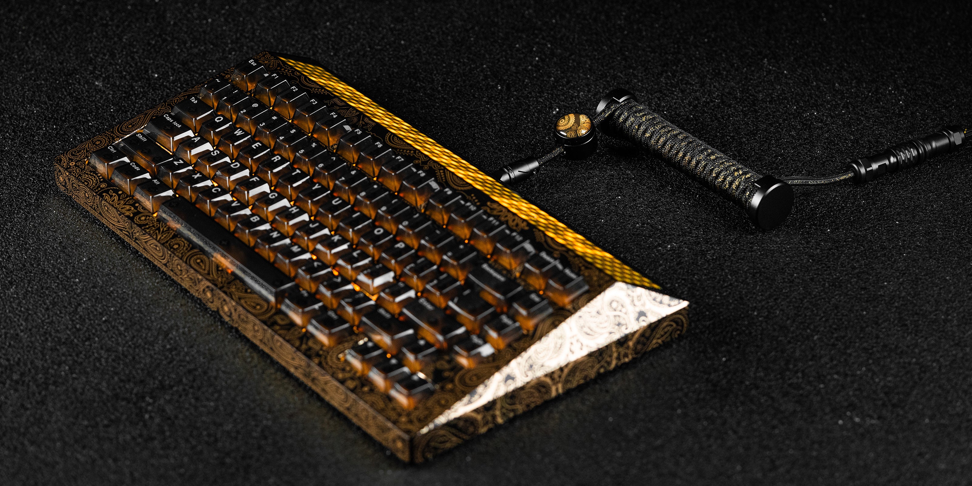 CYBERBOARD Gold Paisley Limited Edition + WINSHOP Coiled Aviator Cable Combo - Angry Miao