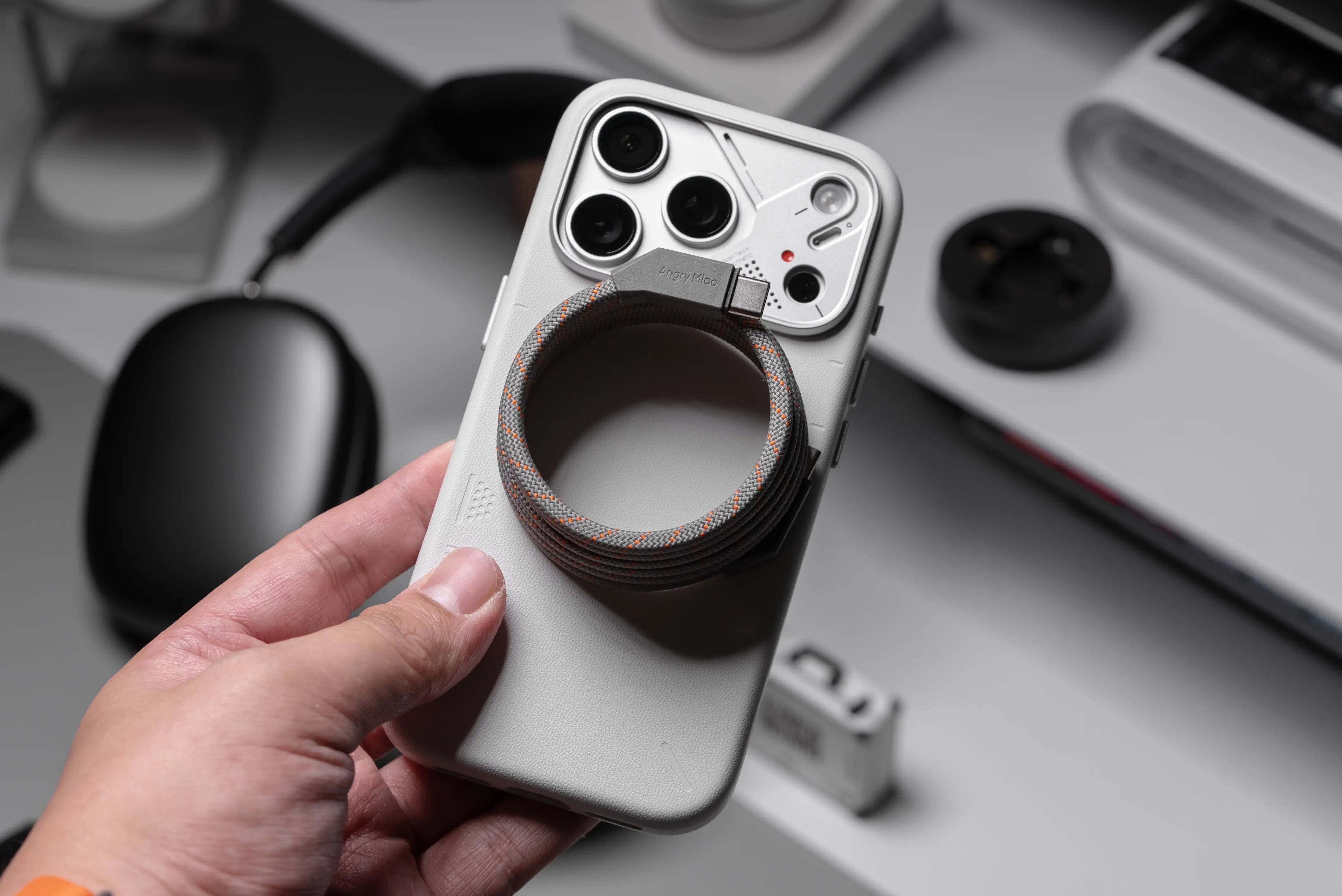AM SLANTCABLE™ : Magnetic Self-Coiling Cable - Angry Miao