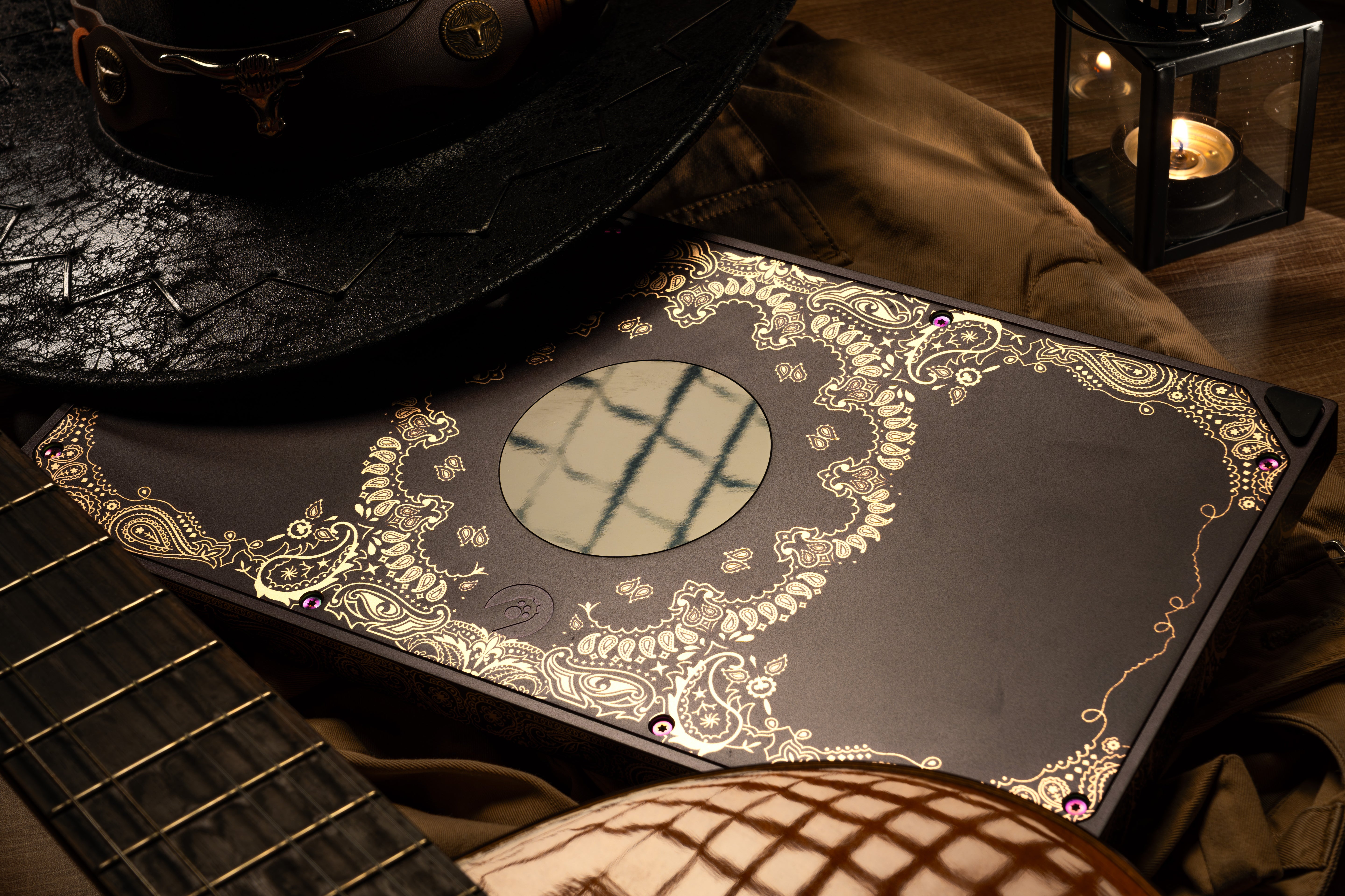 CYBERBOARD Gold Paisley Limited Edition + WINSHOP Coiled Aviator Cable Combo - Angry Miao