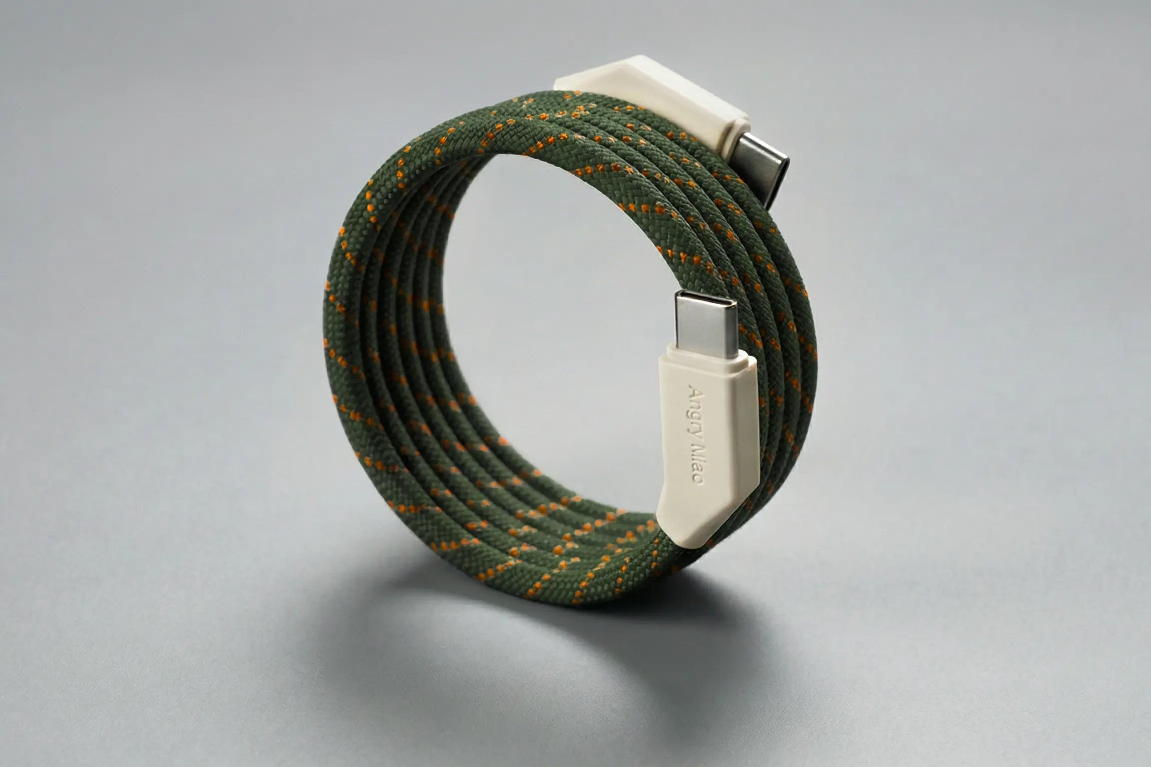 AM SLANTCABLE™ : Magnetic Self-Coiling Cable - Angry Miao
