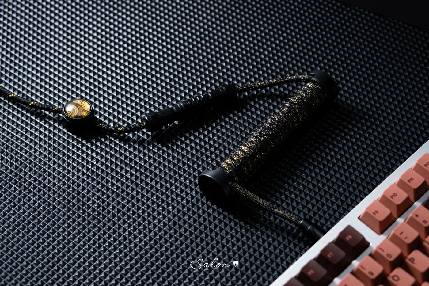 Winshop cable textured desk setup