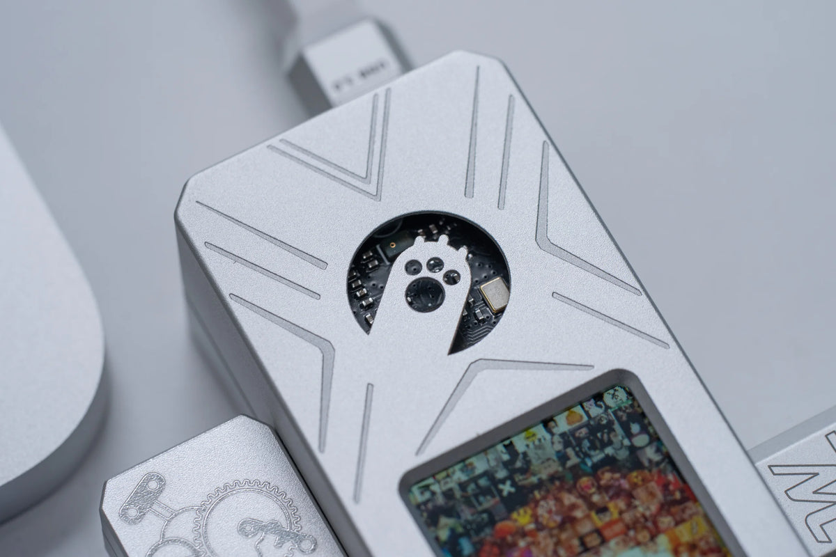 AM x WINSHOP PixelGlow Hub Coiled Cable — Custom Display & Glow